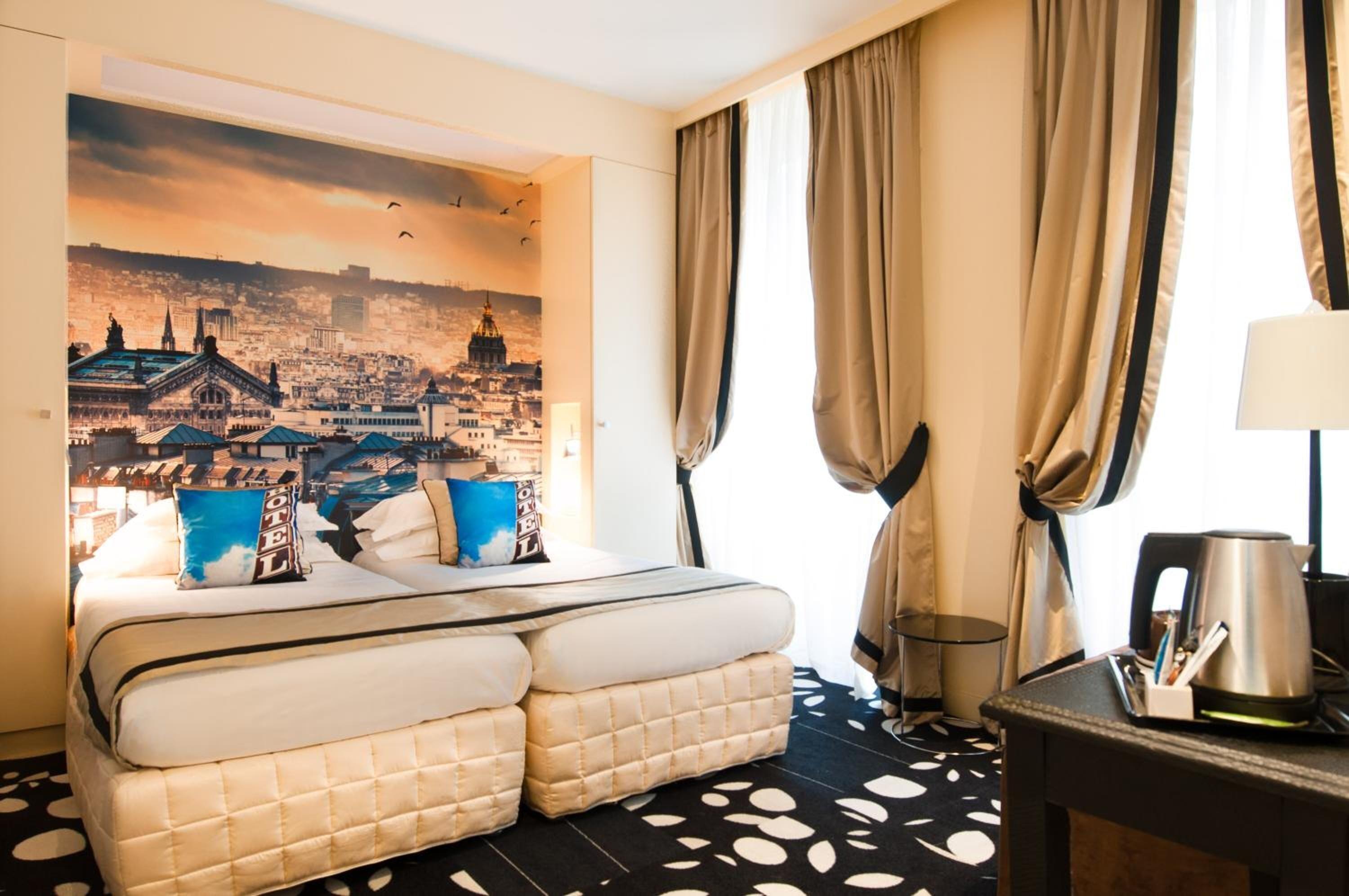 Ile De France Opera Hotel